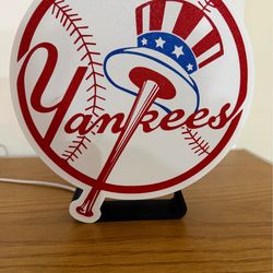 Lámpara LED New York Yankees - Logotipo Oficial Retro - Luz de Noche Decorativa para Fanáticos del Béisbol - Regalo Ideal para Man Cave o Escritorio