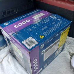 Window AC Unit (5000 BTU)- GE Appliances 