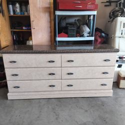 Dresser..Like New.6 Drawers..65 By 33