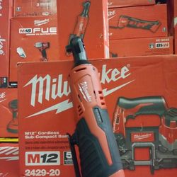 MILWUAKEE M12 CORDLES 3/8 RATCHET TOOL ONLY NEW