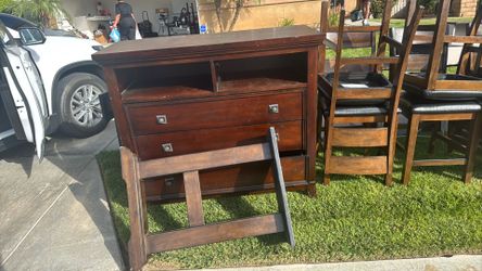 Free items @1452 Augusta st. Beaumont  92223