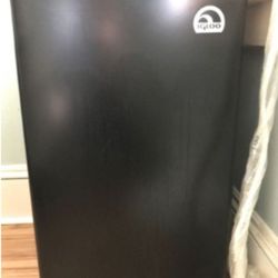 Igloo Mini Fridge