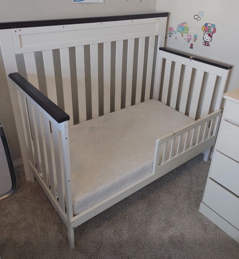Crib/ Toddler Bed Combo With Mattress/ Crib Sheets And Mattress Protector Pad