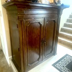 Drexel Heritage Liquor Cabinet