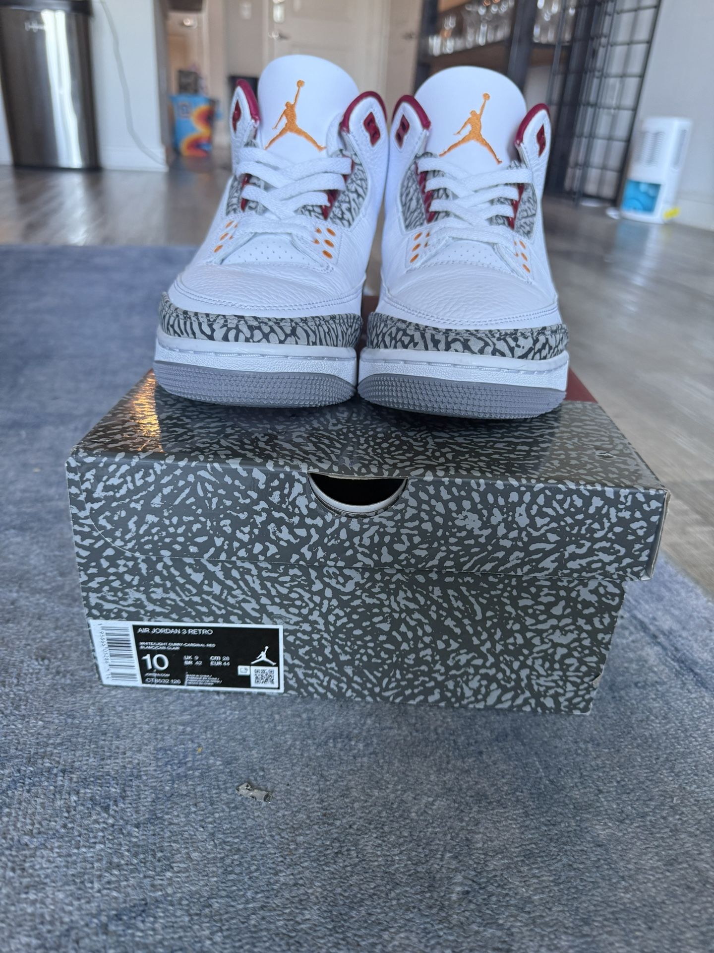 Air jordan Retro (White light curry cardinal red) Size 10