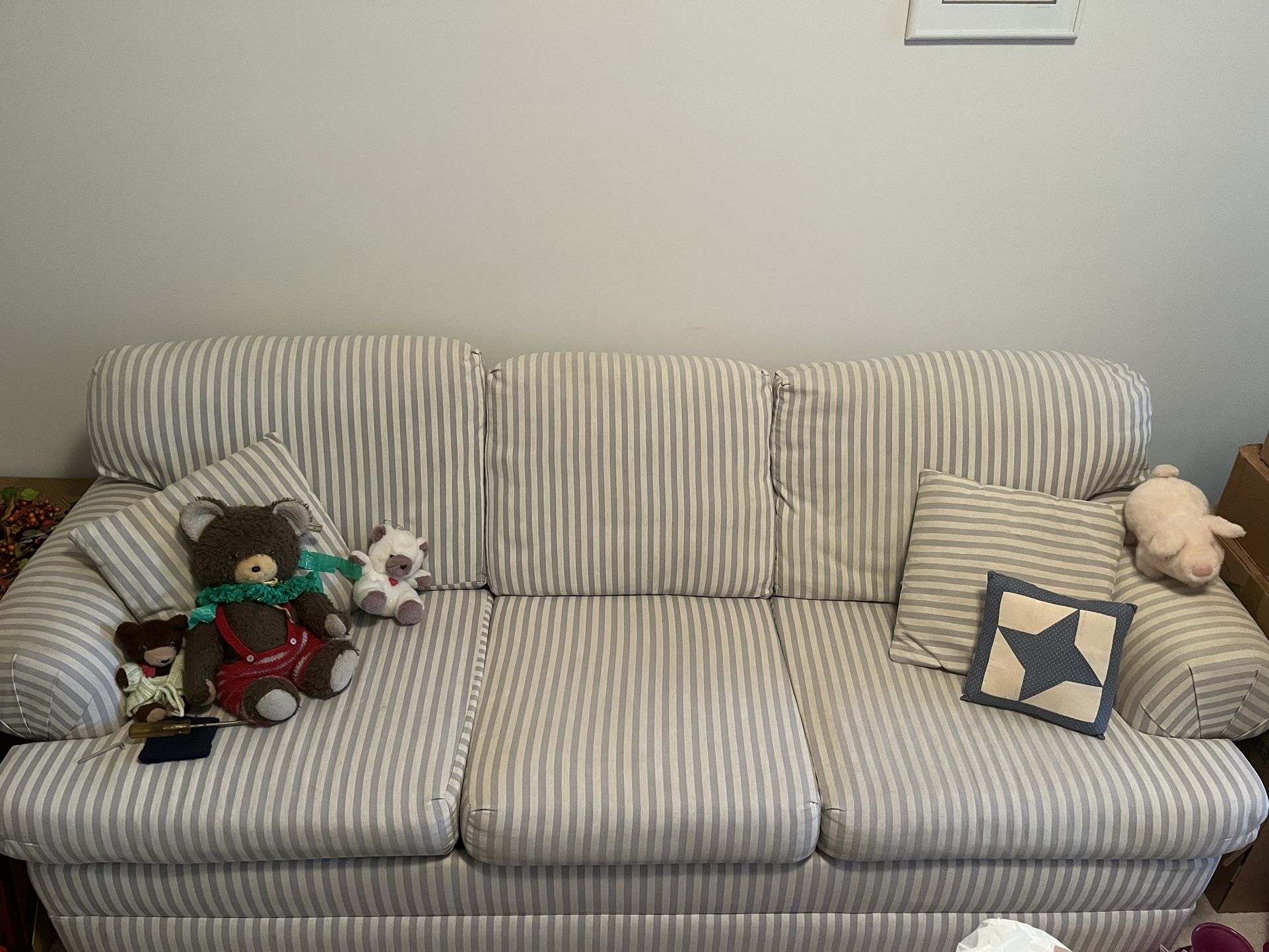 Pull Out Sleeper Sofa