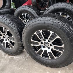 RINES 18" DE 6 BIRLOS PARA NISSAN TITAN ARMADA CHEVY TOYOTA RAM DE 6 BIRLOS XON LLANTAS NITTO LT305/65/18