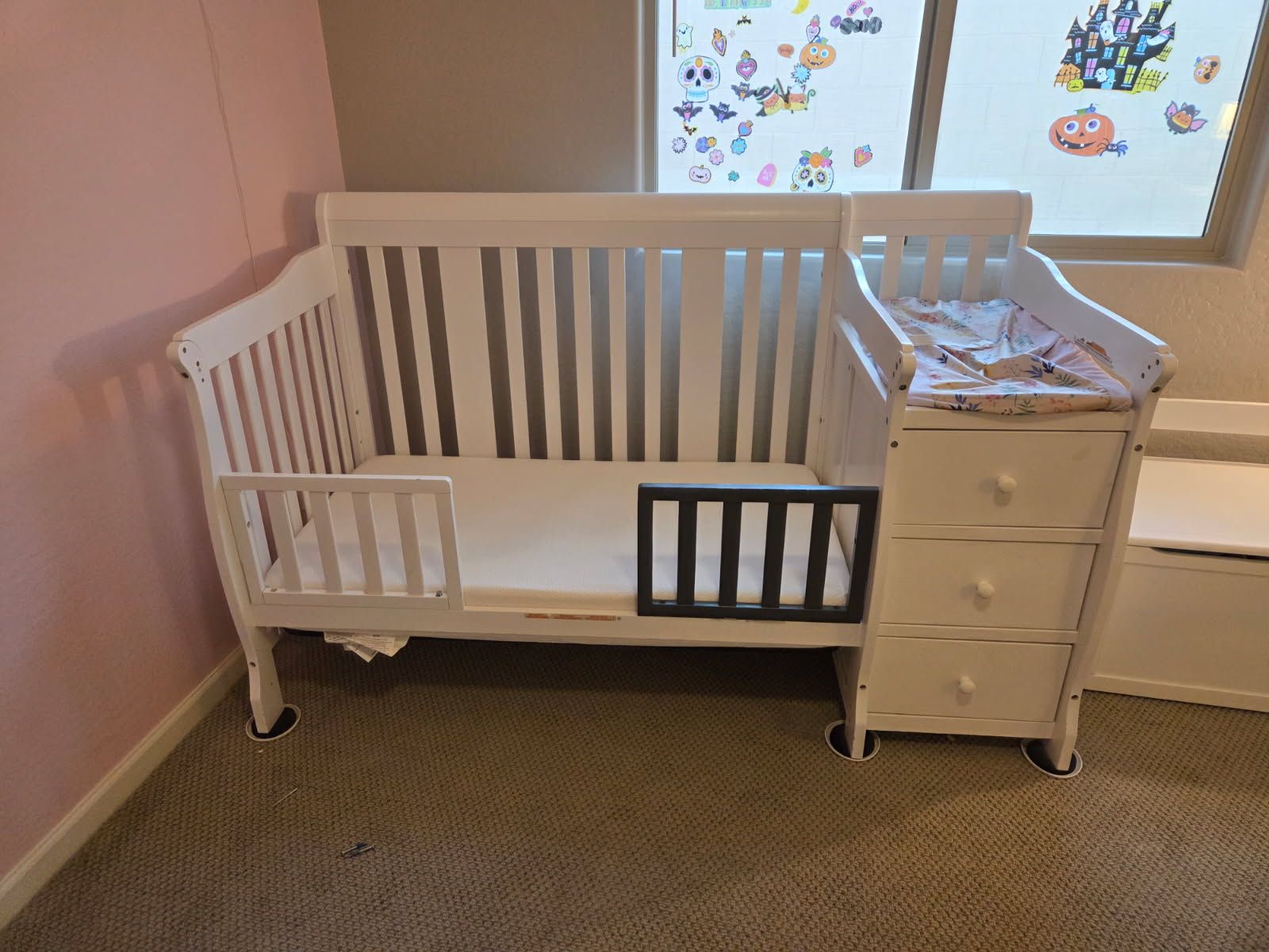 4 in 1 Crib with changing table mattress.