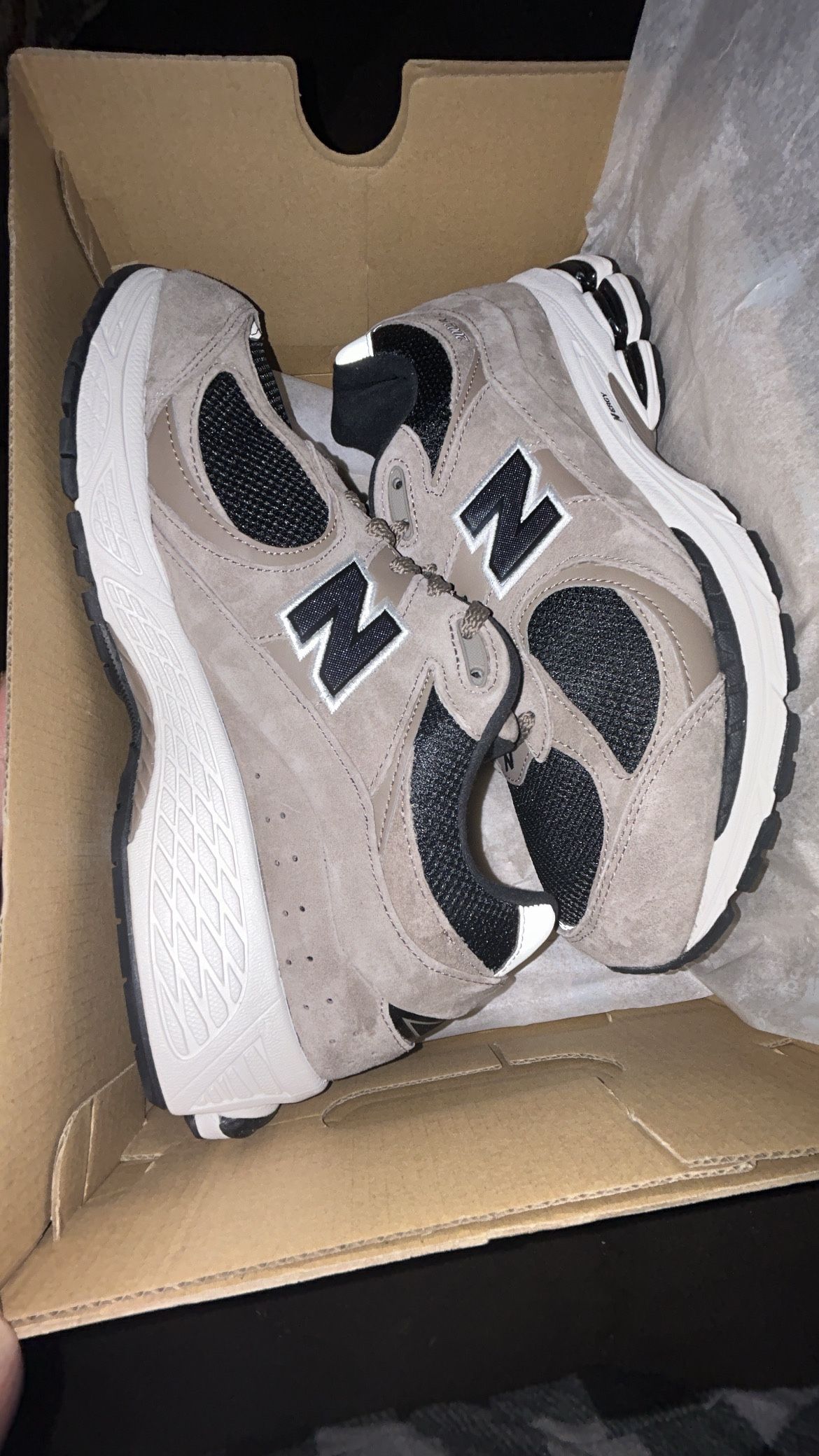 new balance 2002r driftwood black
