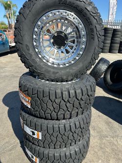 Vendo un set de rines nuevos LOCK con llantas nuevas 33x12.50r20 Arroyo R/T para Toyota, Chevrolet, Nissan Titán,GMC