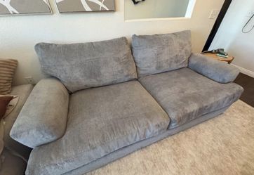 Couch Need gone ASAP