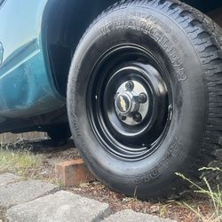 silverado 5 lug wheels and tires 15”