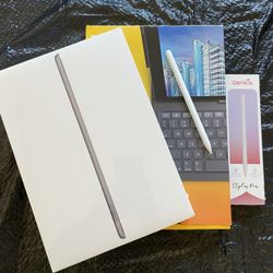 iPad 9th Generation 256GB  Brand New sealed With Keyboard case And Pencil 