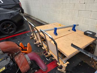 Hydraulic platform lifts with wheels
