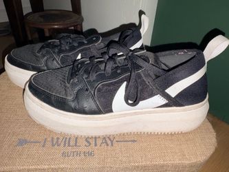 Black women’s Nike