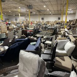 Giant Table And Chair Sale… Insane deals! Big Bob-SaleSumo 