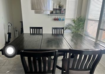 Dining table set