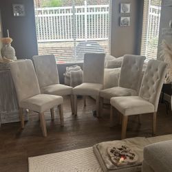 Selling 5 Dining table Chairs