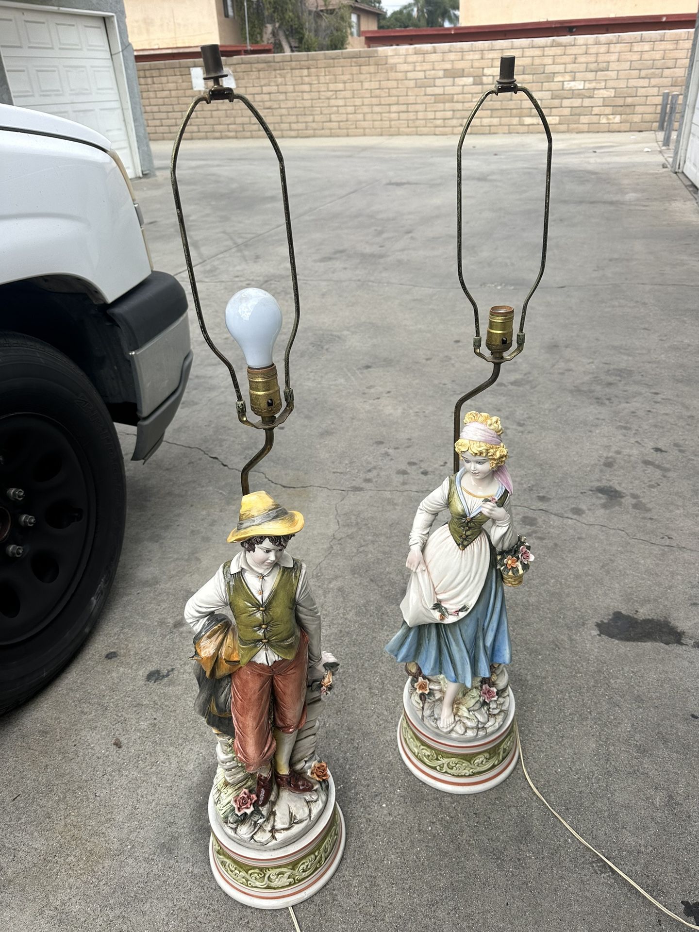 vintage Italian Capodimonte porcelain lamp