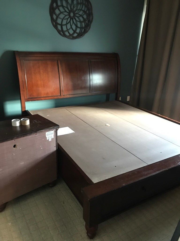 Ashfield 6-piece Cal King Storage Bedroom Set