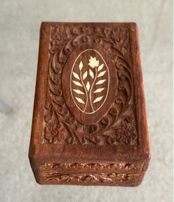 Hand Carved Wood Trinket Jewelry Box Floral with Inlay Vintage India