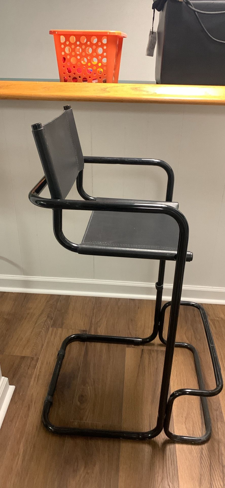 4chairs/stools