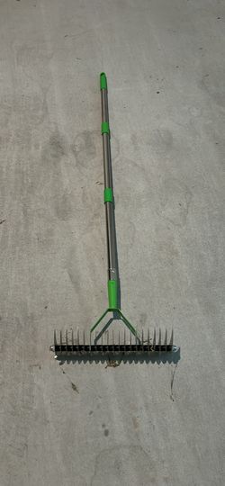 Heavy duty metal thatch rake for lawn