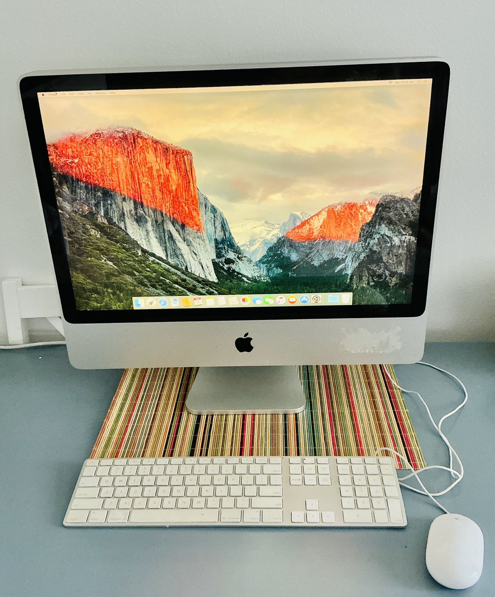 Apple iMac A1225 24" Desktop 640gb /4 Gb with keyboard and mouse 