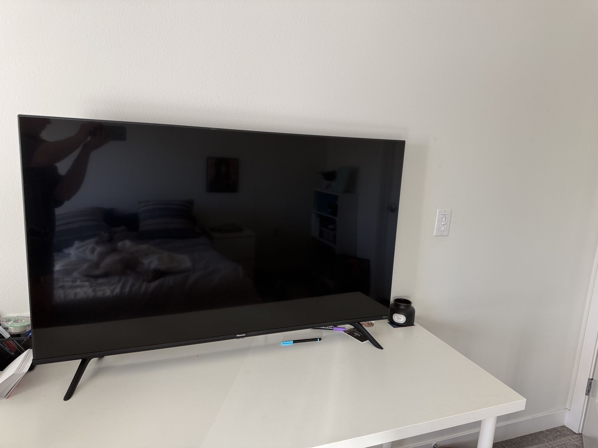 44” 2022 Hisense TV For Sale 