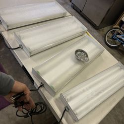 Four 2ft 20 Watt Double Row Fluorescent Light