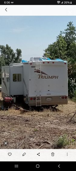 2003 32' Triumph Bumper Pull Trailer
