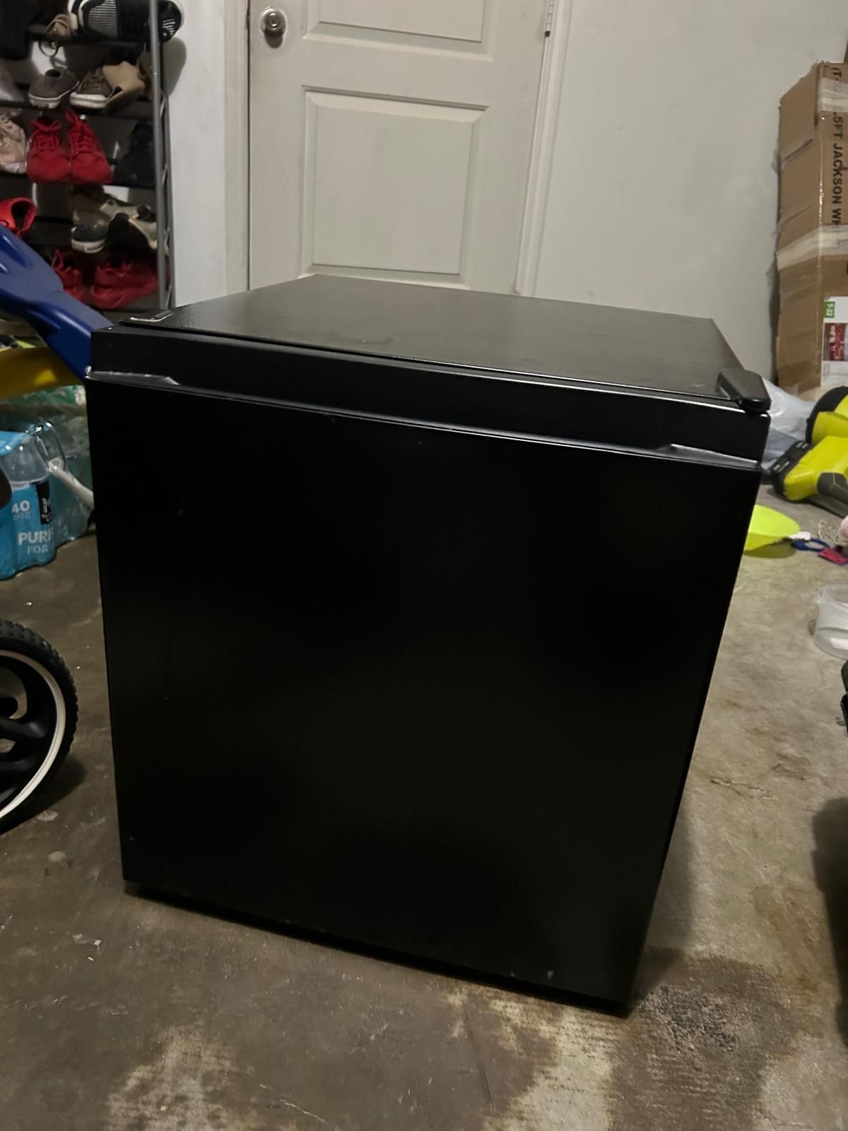 Mini Fridge 1.6 CU Sqft