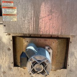 Industrial WOLF stove with convection oven. Natural gas.