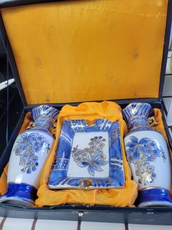 Vintage Boxed Vases And Ash Tray Set