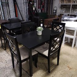 Small 5pc Black Dining Set With 4 Cushion Chairs (NEW