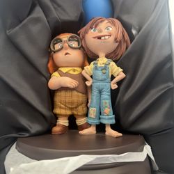 DISNEY DISNEYLAND PARIS UP CARL AND ELLIE AS KIDS FIGURINE NEW WITH BOX