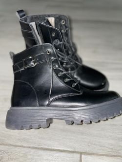 Brand new Boots Size 8