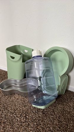 Cat food/water dispenser