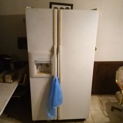 Side By Side Refrigerator Freezer 