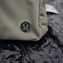 Lululemon- Everywhere Belt Bag *1L -1 Raw Linen 