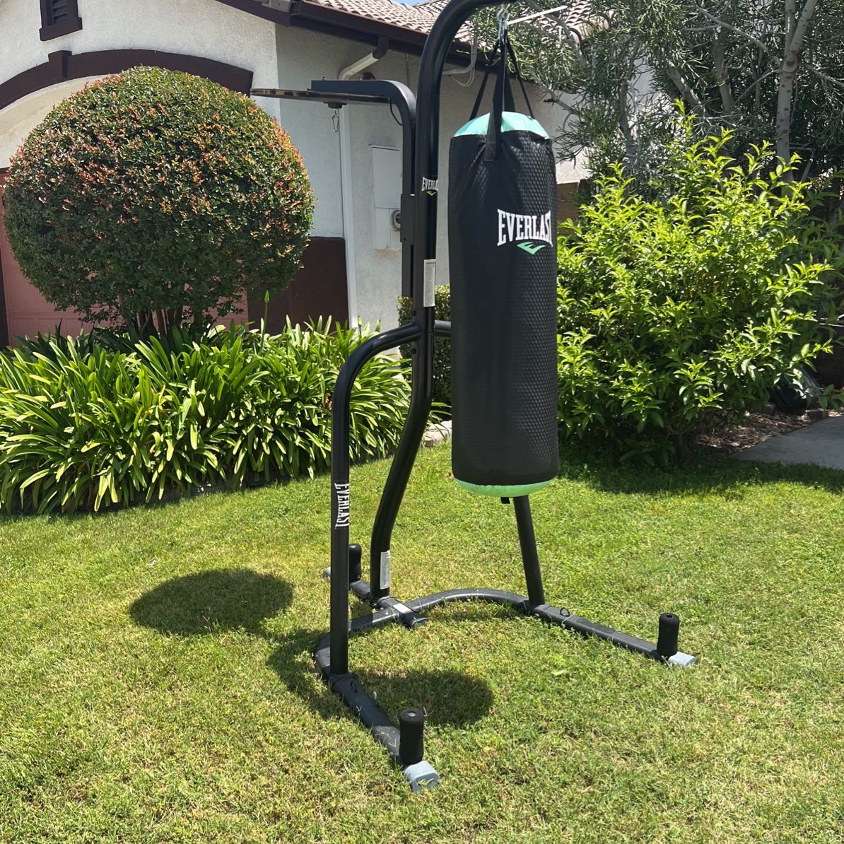 Everlast 75lb punching Bag  With Stand Included