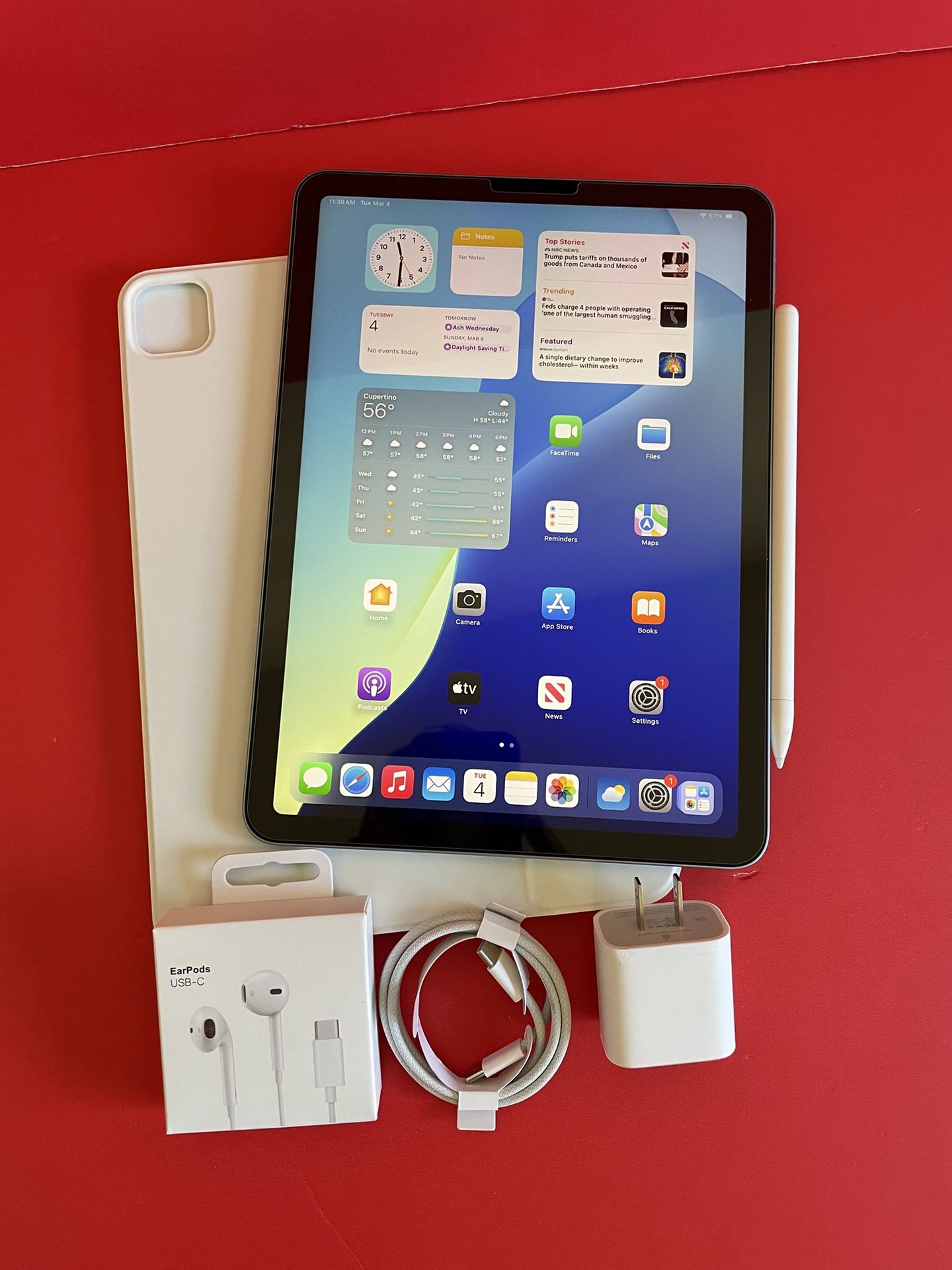 Apple IPad Air 4th Generation (10.9” Liquid Retina/ 2020 Model) 64GB with keyboard case, stylus pen & Accessories (256gb $479)
