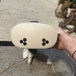 Oculus Quest 3s With Battery Extender Head strap 