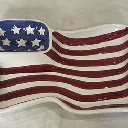 Ceramic American flag shaped chip and dip platter by Boston Warehouse. 14.5”x 10”