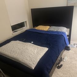 Black wood queen size bed frame w/ mattress