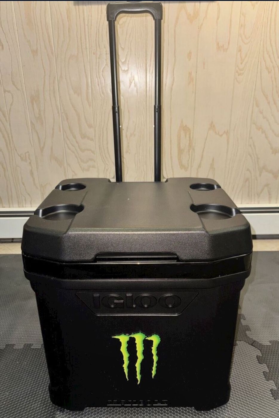 Igloo Wheeled Ice Cooler