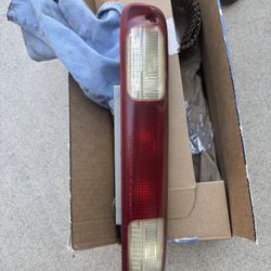 2003 chevy silverado brake light 