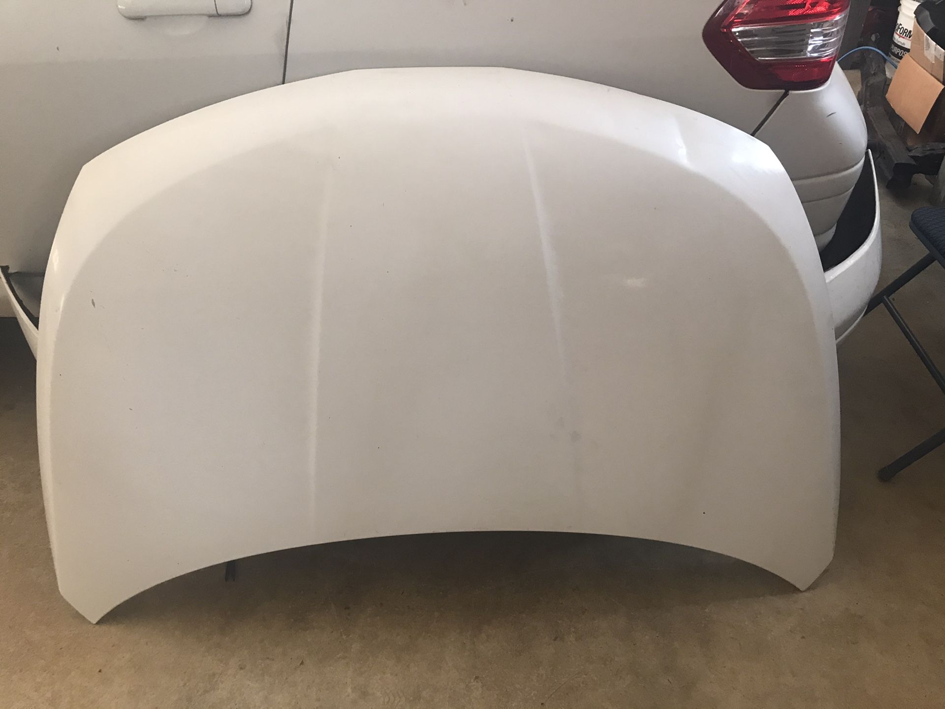 Hood Nissan Versa 2009