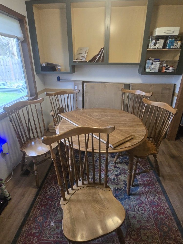 Used Expandable Traditional Oblong Table