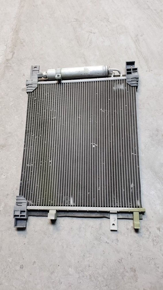 Nissan versa condenser oem part orijinal bueno